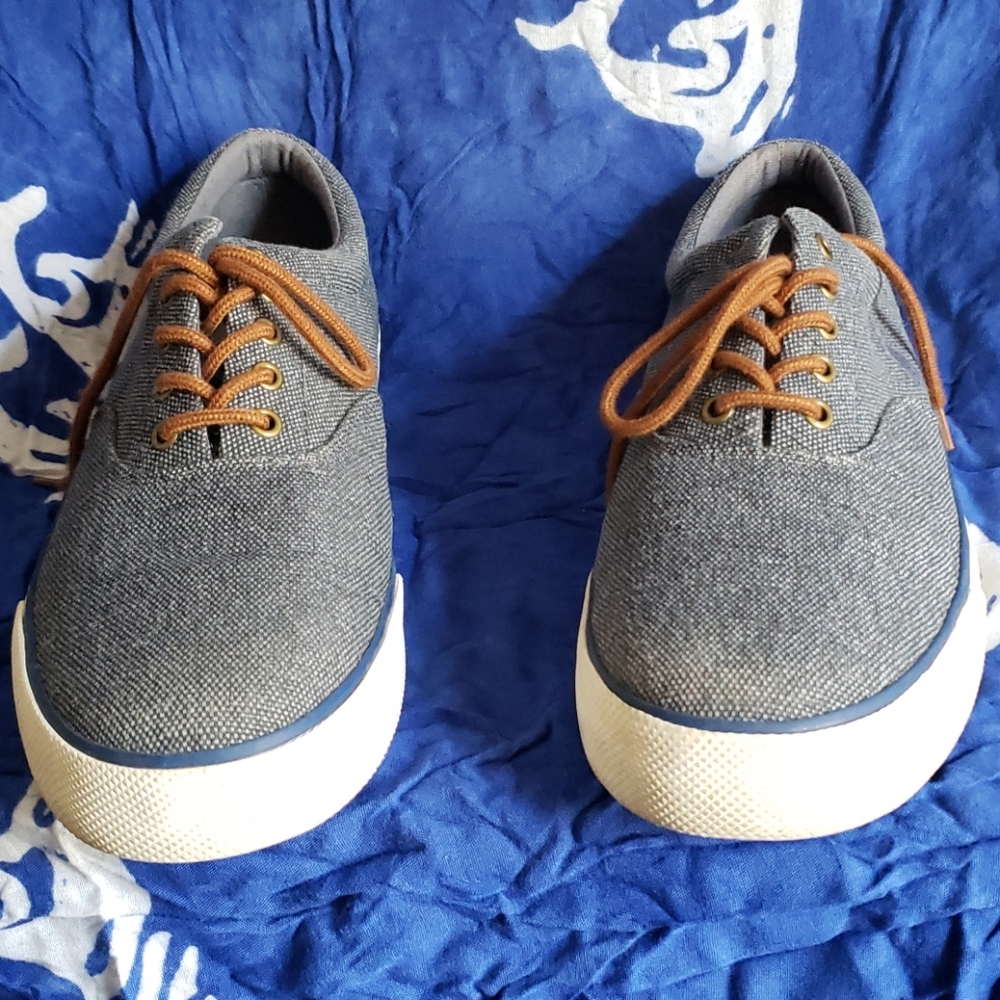 casual shoes